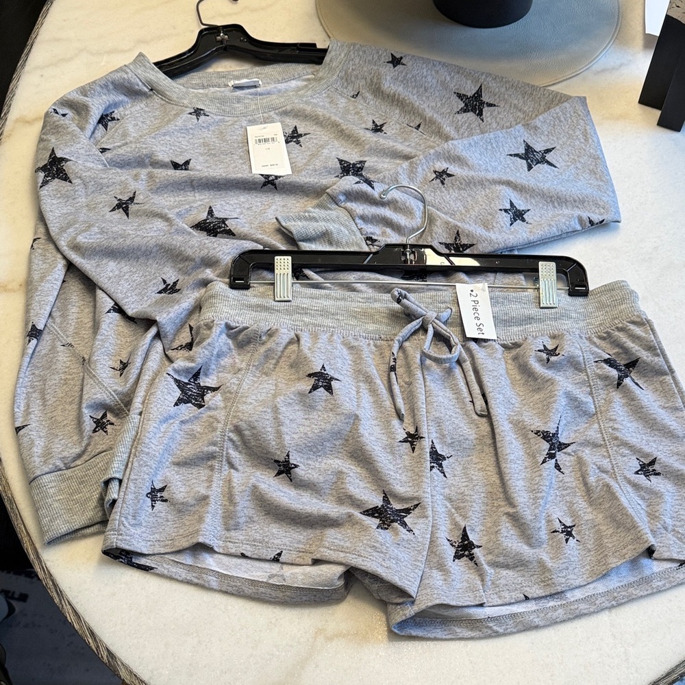 NWT! Splendid 2-piece set. Gray and Black Star (sweatshirt and short)